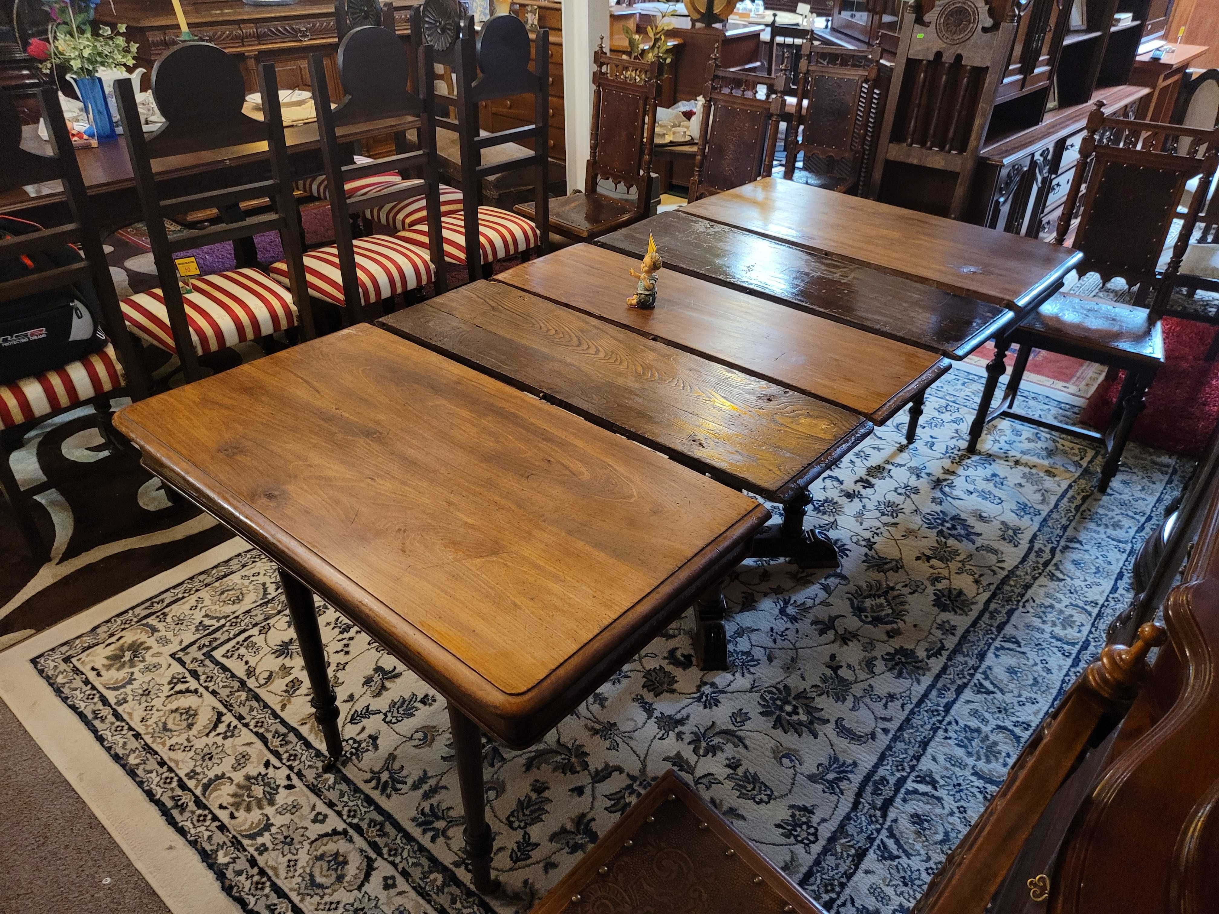 Mesa muito antiga em madeira maciça - extensível - Só a m