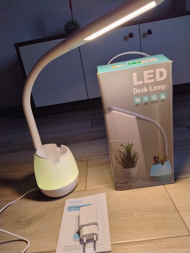 Lampka Biurkowa Szkolna LED RGB Organizer , 8 kolorów światła nocnego.