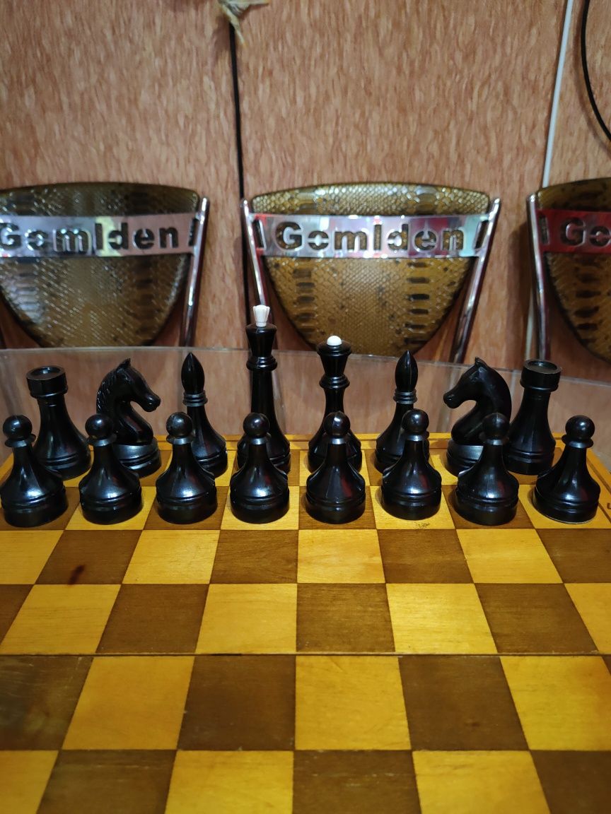 40х40 см. большие Лужские шахматы советского производства
