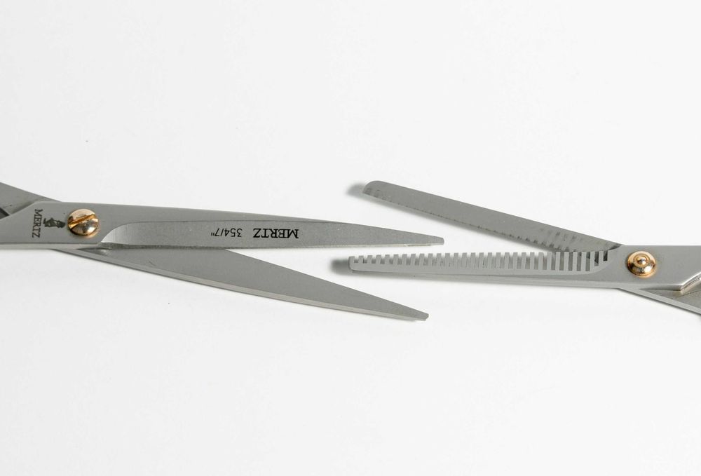Комплект ножниц для стрижки и филировки волос Mertz