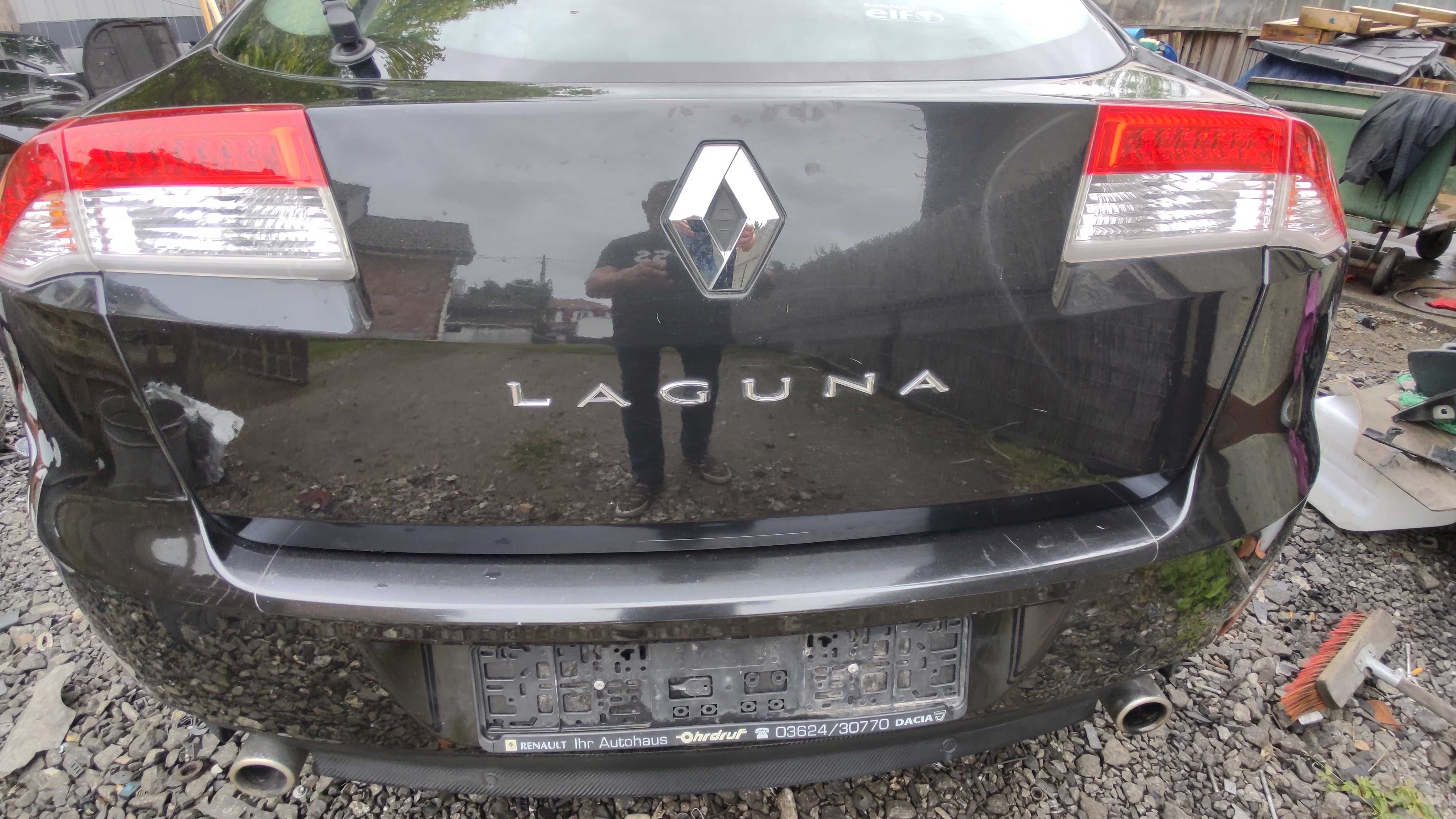 Renault Laguna 3. 2010 Rok Tył Samochodu Czarny NV 676