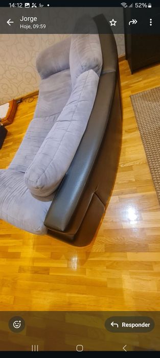 Sofá cinzento e preto