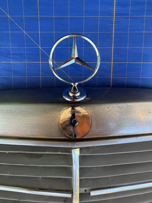 Grelha Frontal Original Mercedes W123 Modelos 300D 240D 230C etc