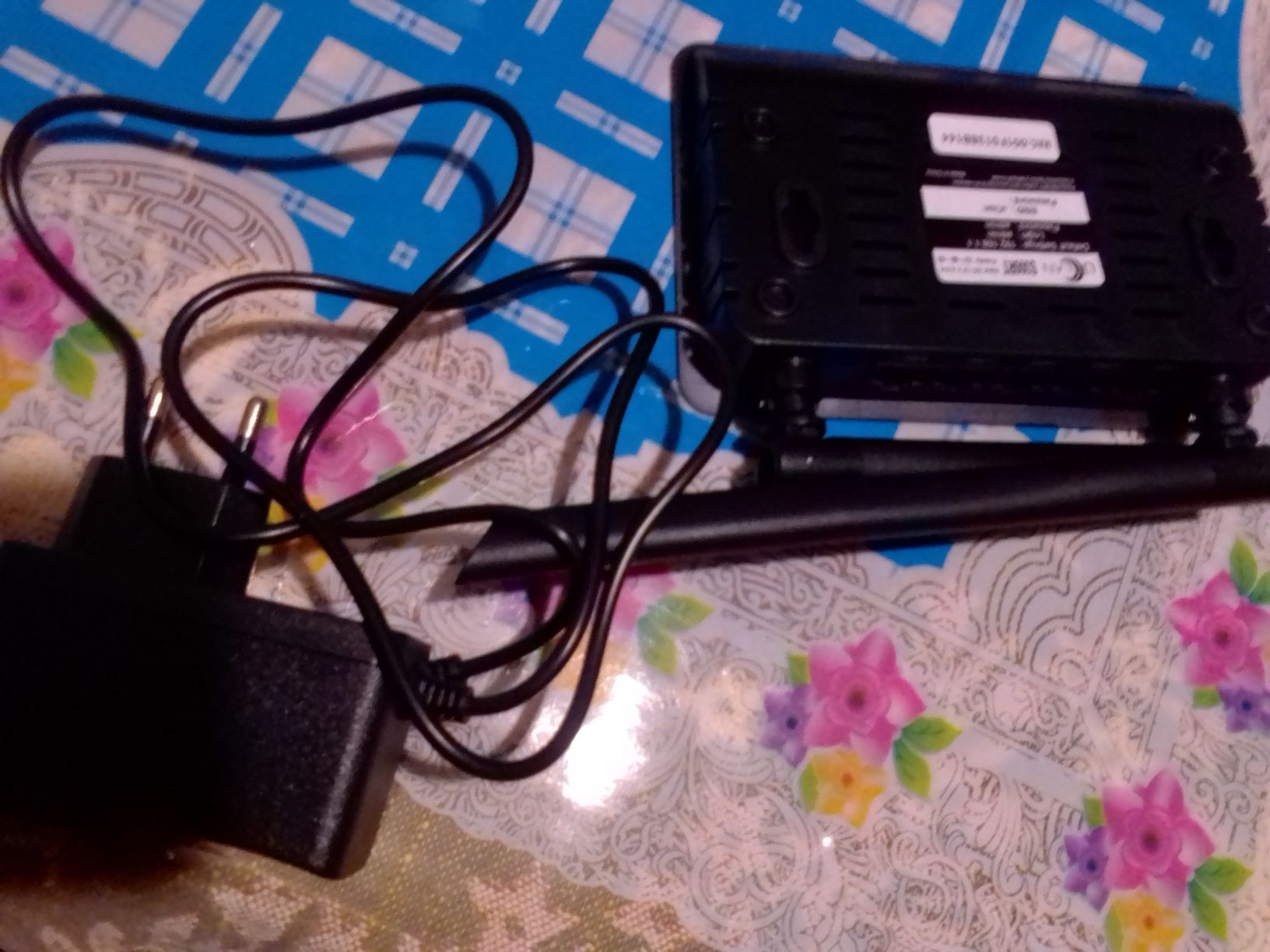 Роутер , антенны, провод HDMI