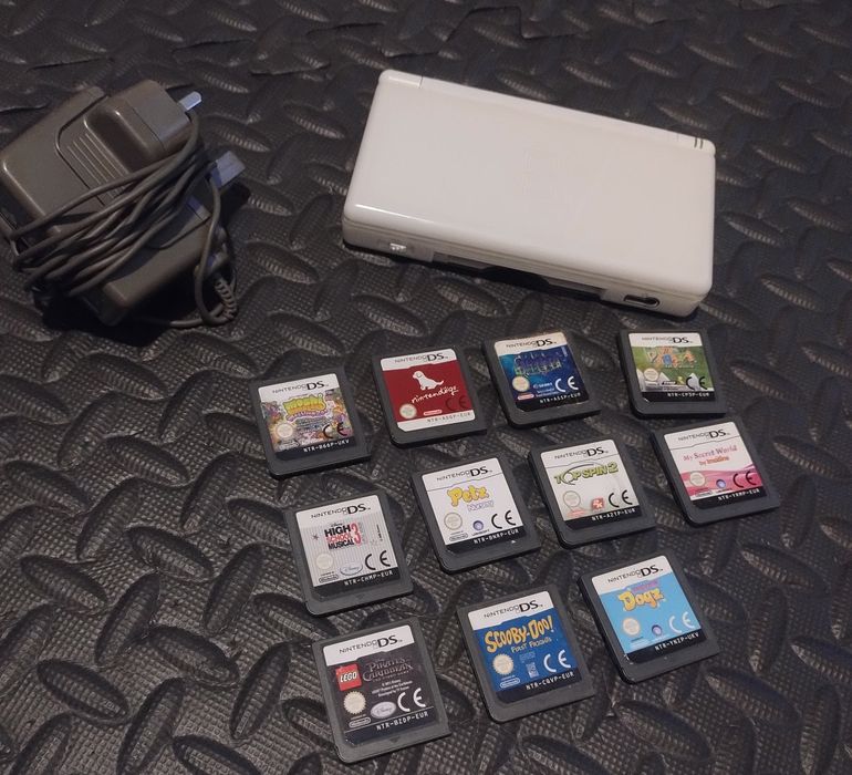 Nintendo DS Lite + 11 gier