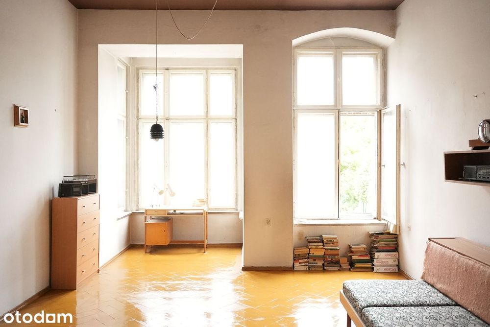 Przestronne mieszkanie w klimatycznej kamienicy – Centrum, I piętro