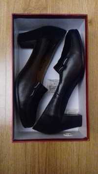 Модельные туфли с каблуком BACIYE 39 размер