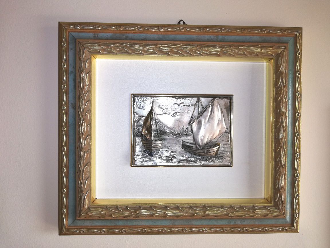 Quadro em relevo, estanhado e trabalhado à mão