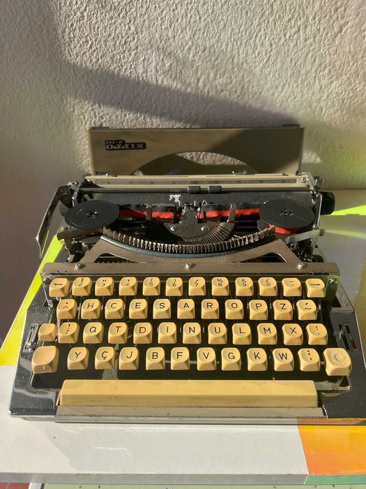 Máquina de Escrever NIPPO P-200 Vintage – Rara e funcional