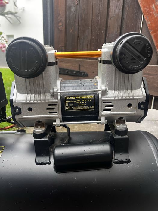Kompresor bezolejowy 30l, cisnienie 8bar, wydajność 100l/min