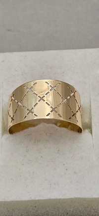 Złoty pierścionek 1,60 g