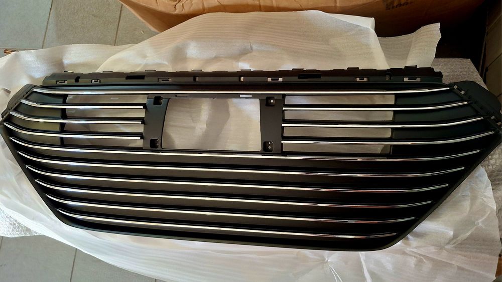 Накладка бампера под ДХО LED 86564G2050 бампер молдинг 86563G2050