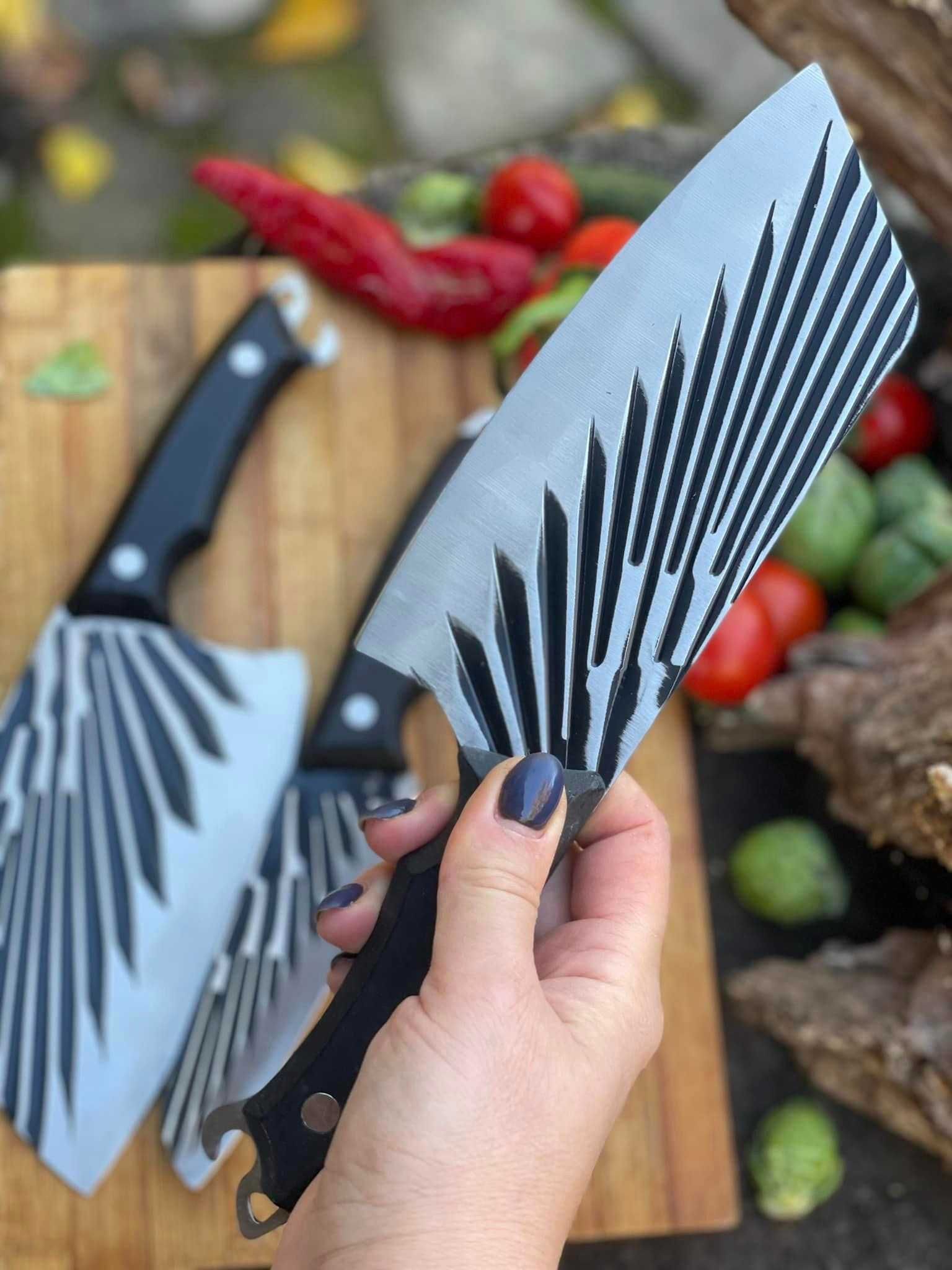 практичний набір кухонних ножів .