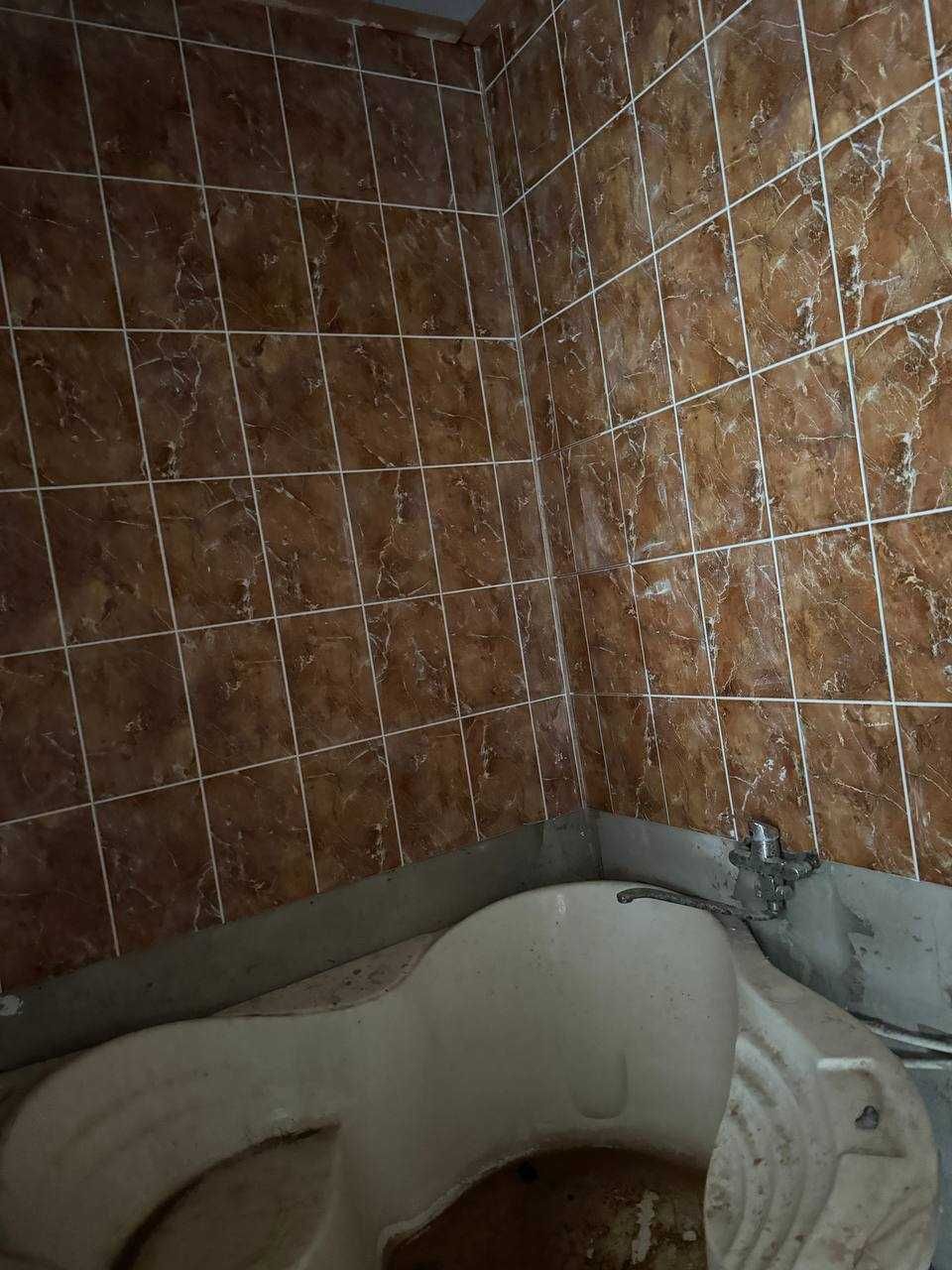 продам двокімнатну в центрі міста