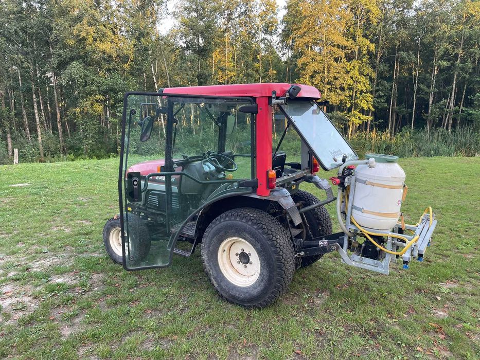 Ciągnik, traktor Yanmar EF 235 (2016) – wersja z kabiną
