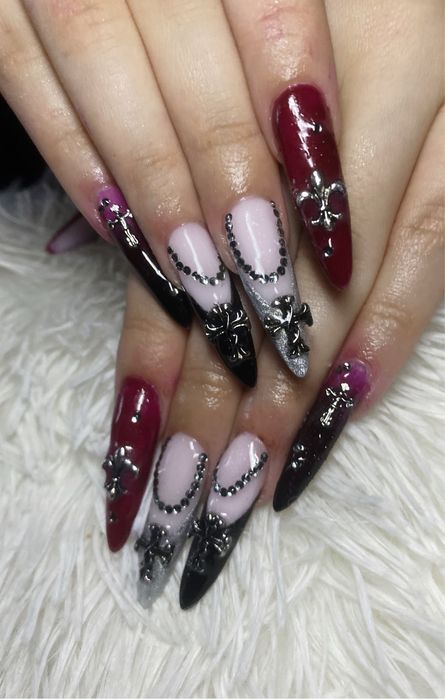 Modelki na nietypowe stylizacje paznokci