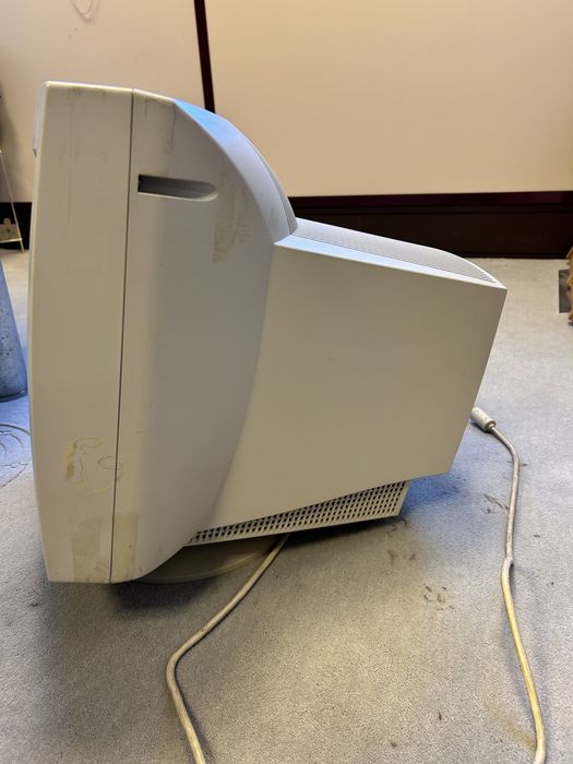 Monitor antigo em otimo estado de conservacao