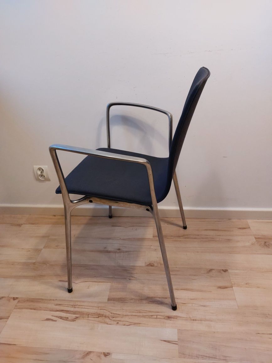 krzesło marki Kusch Co super design tapicerowane metalowe