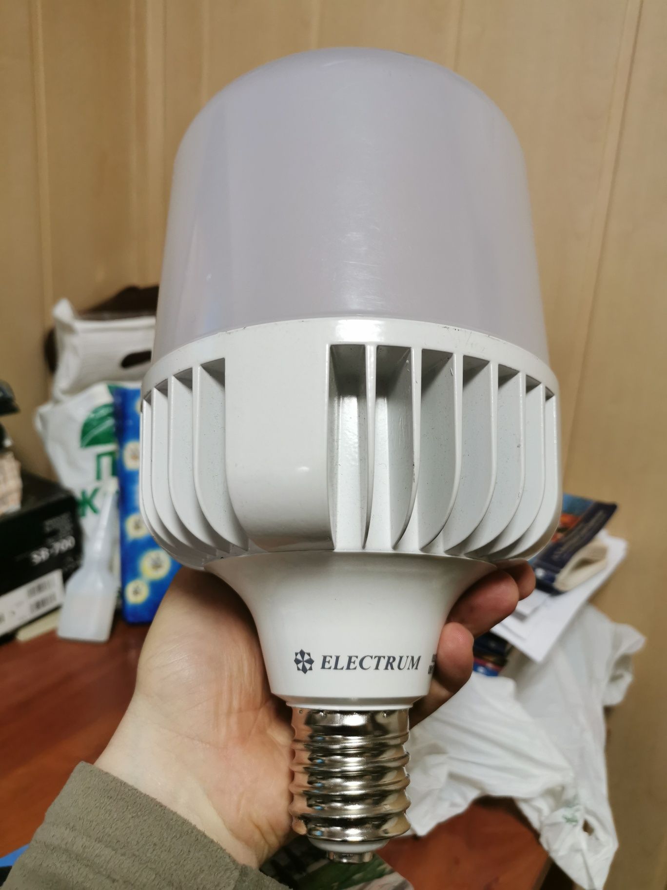 лампочка Electrum 95W(эквивалент 900Ват) E40 4000K
Лампа светодиодная