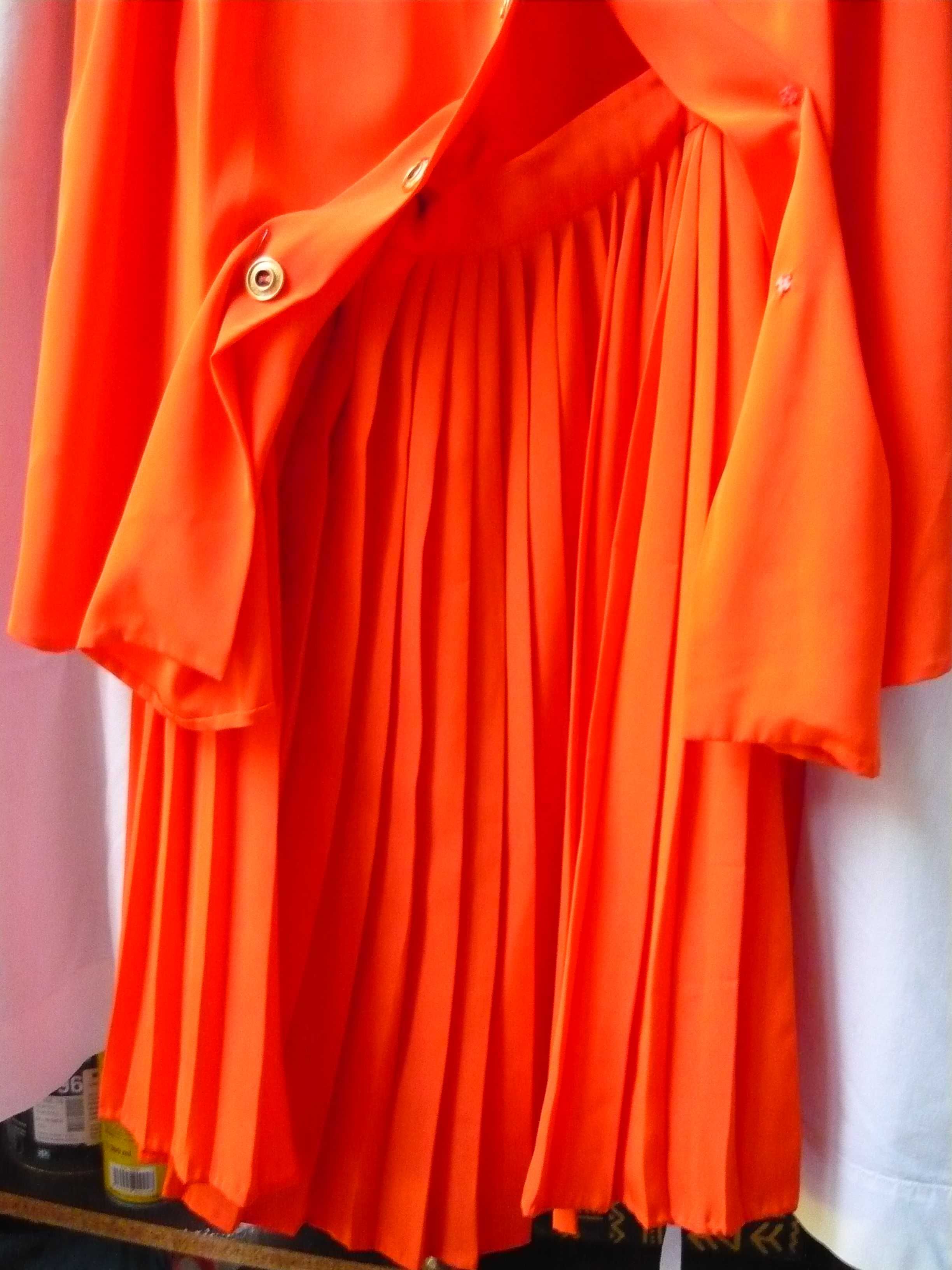 Fato em excelente seda tom laranja... veste nº 36/38