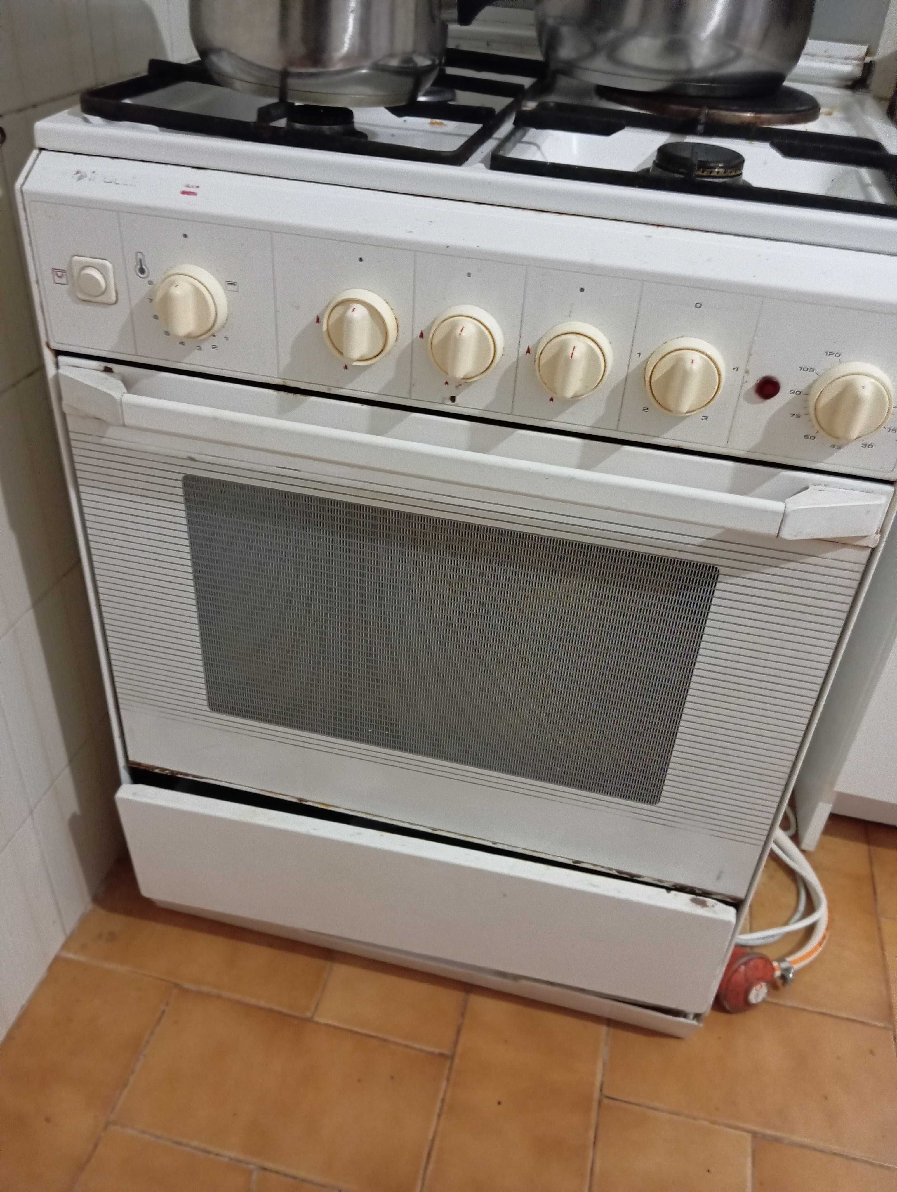 Fogão para peças, máquina de café nova