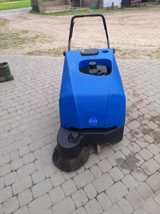 Zamiatarka spalinowa