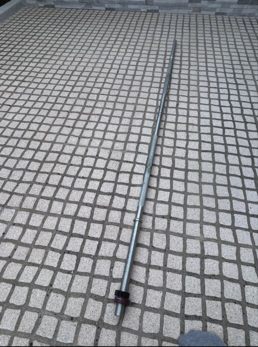 Barra de Musculação 2 m e 28 mm - Decathlon