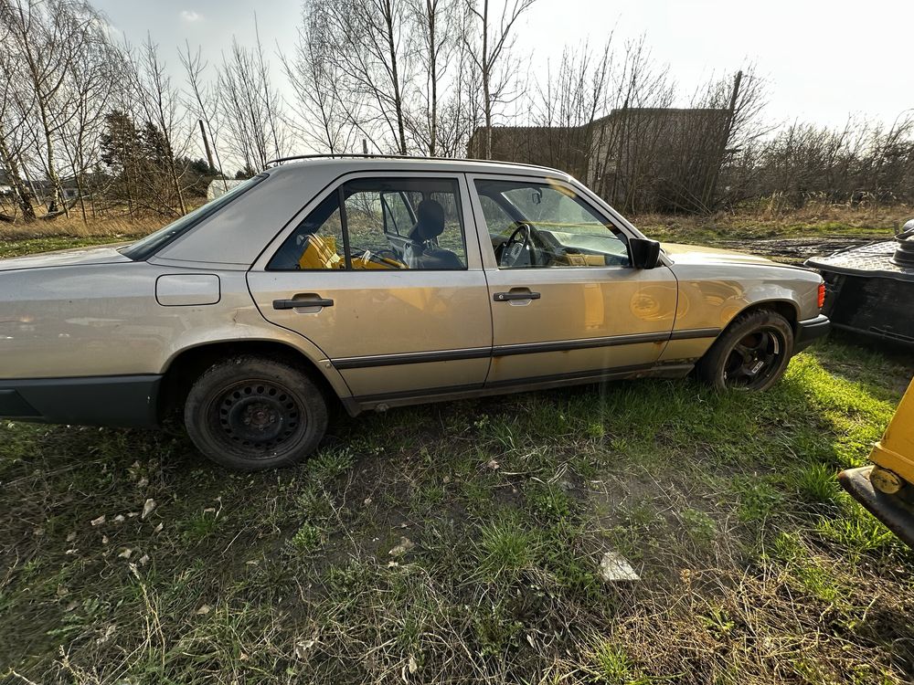 Mercedes W124 Sedan 2.0 Gaźnik Mercedes 124 wszystkie części na części