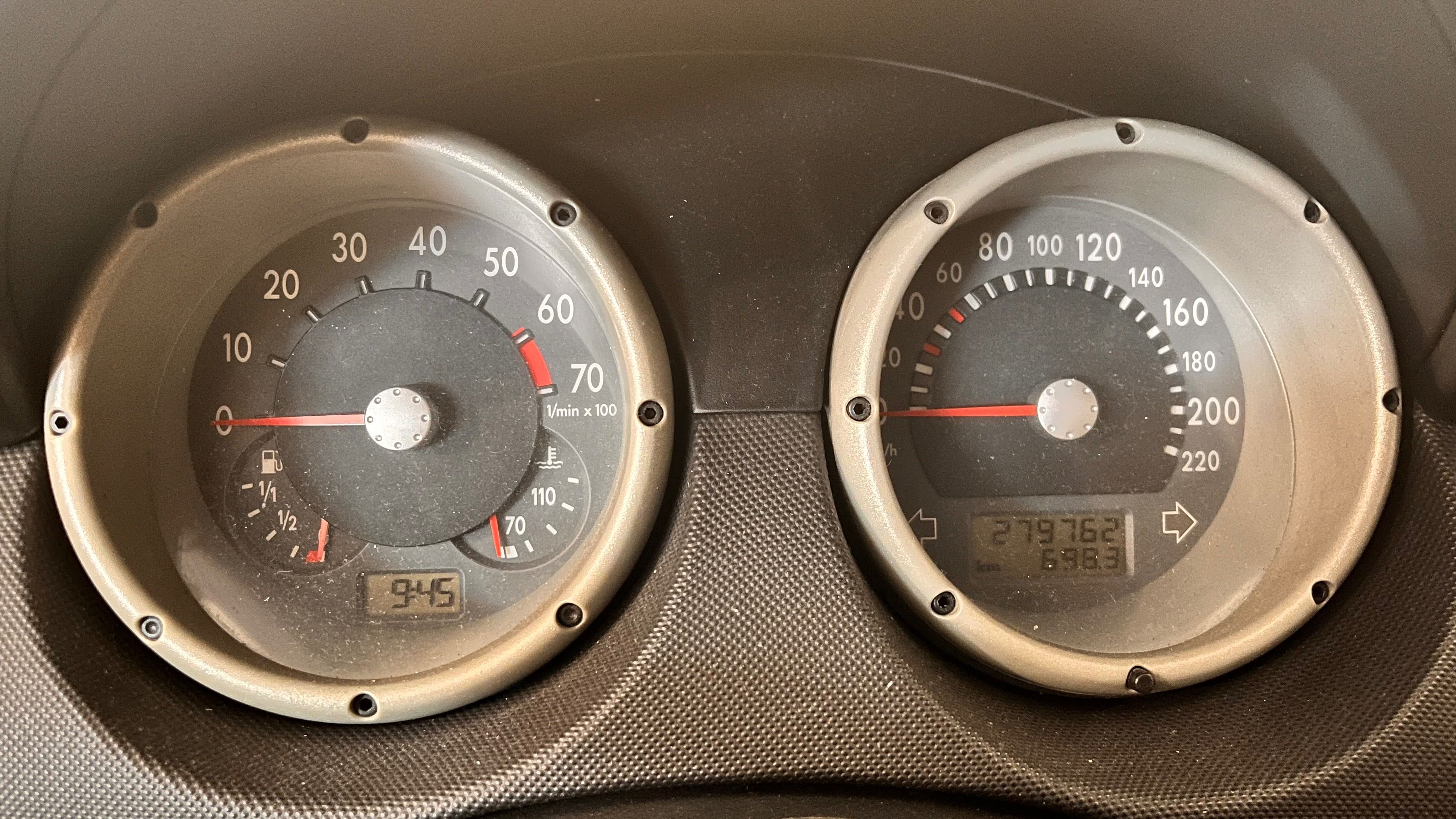 Carro em muito bom estado vw . Só com algumas marcas de uso.
