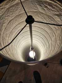 Lampa stojąca Ikea z kloszem papierowym spiralnym