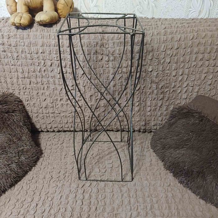 Металева підставка для 1-2 вазонів або декору