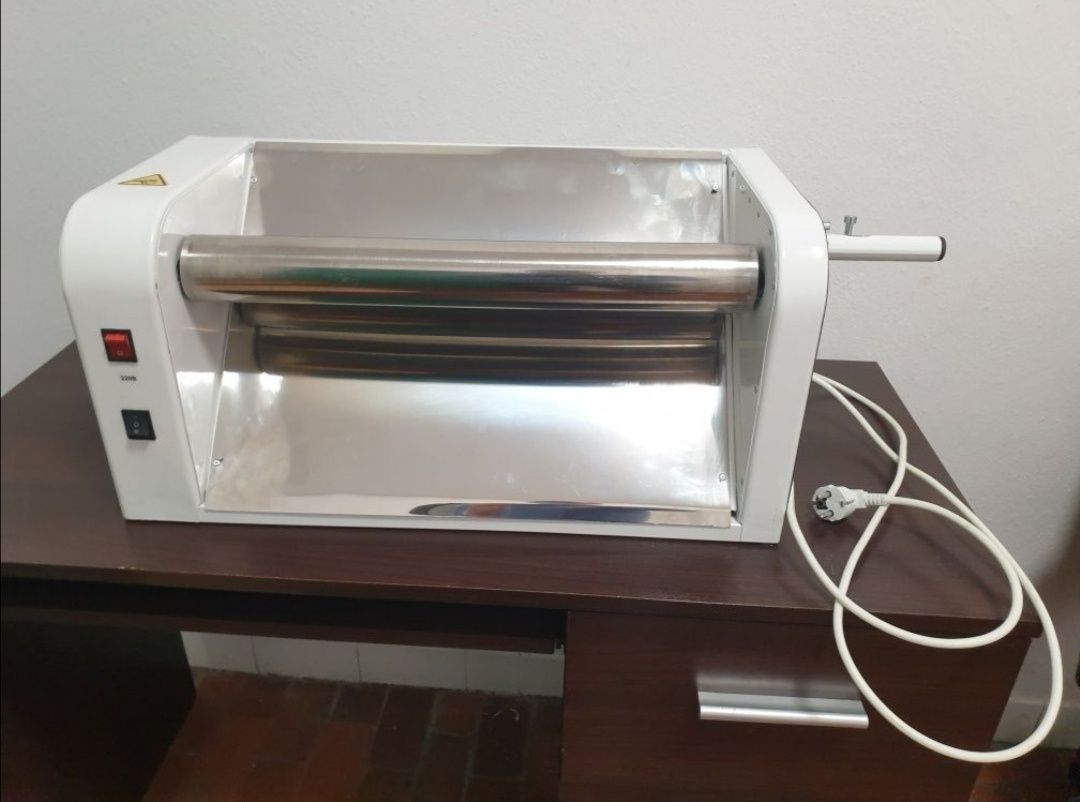 Wałkownica elektryczna walcarka do ciast nowa- pierogi makarony pizza