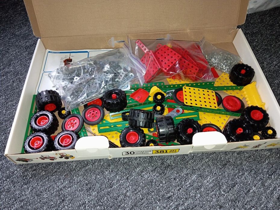 Продам конструктор металічний