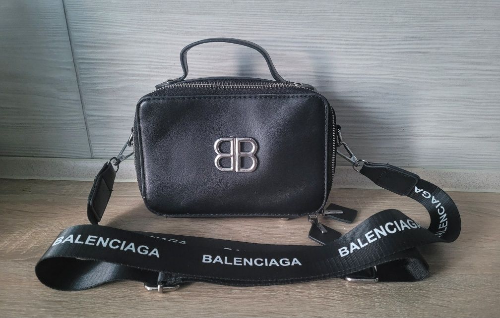 Balenciaga. Czarna skórzana torebka / listonoszka / kuferek