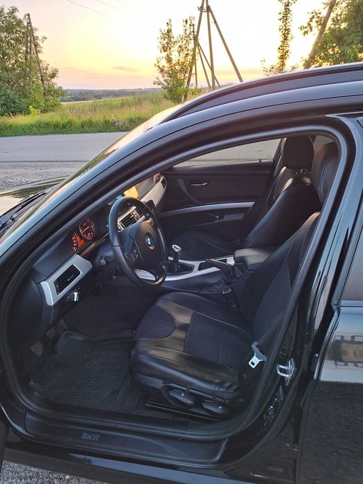 BMW 318D 8500 $    .