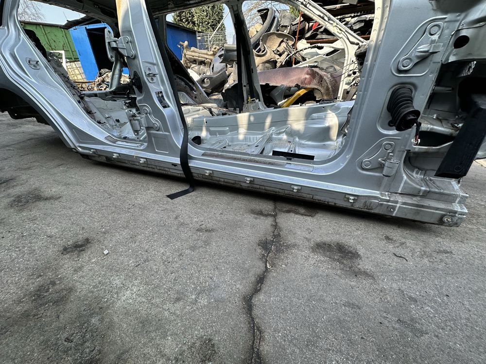 Próg W204 Kombi Lewy Prawy Słupek W204 Mercedes