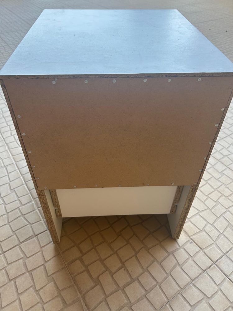 Mesa de cabeceira (como nova)