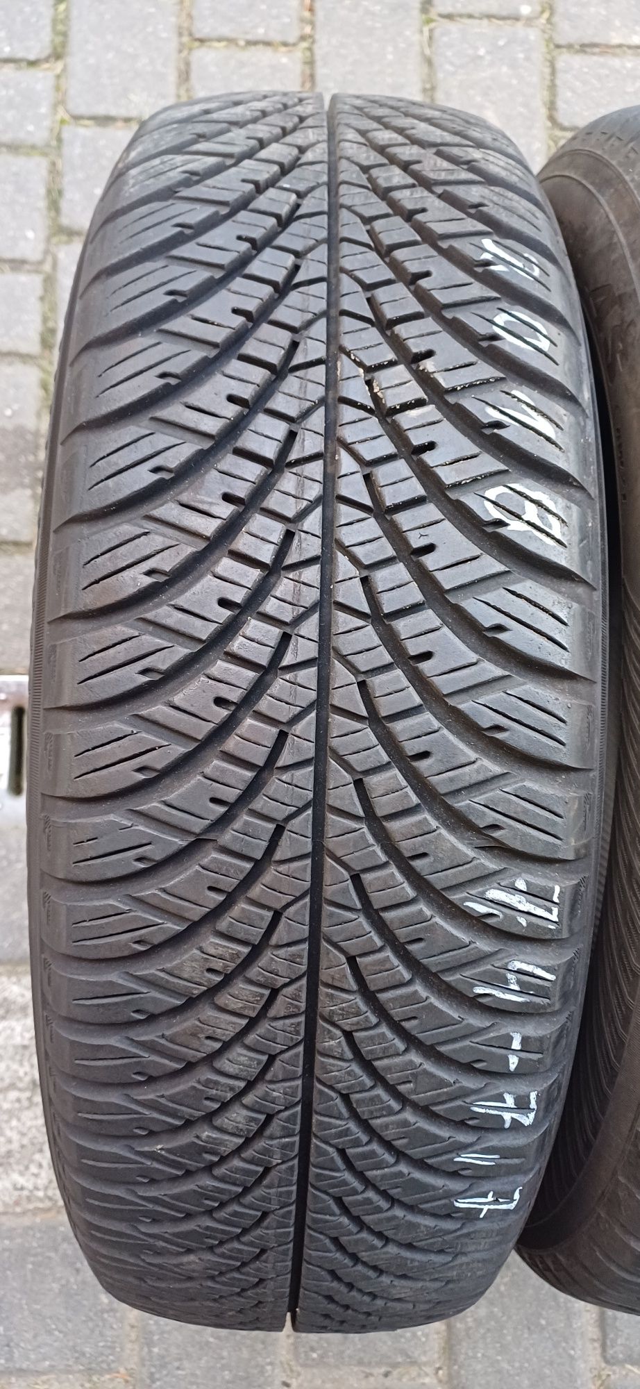 195/65R15 91H YOKOHAMA , dwie opony wielosezonowe.