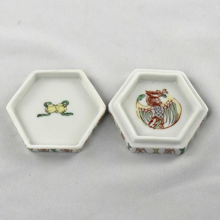 Caixa sextavada Porcelana NG com carateres chineses