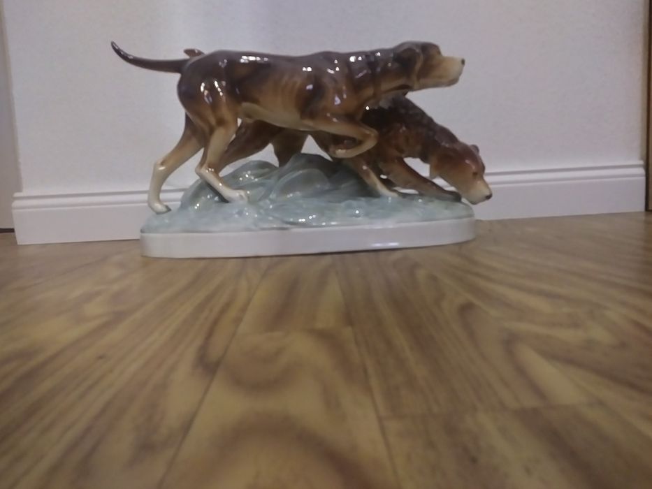 Figurka porcelanowa psy myśliwskie