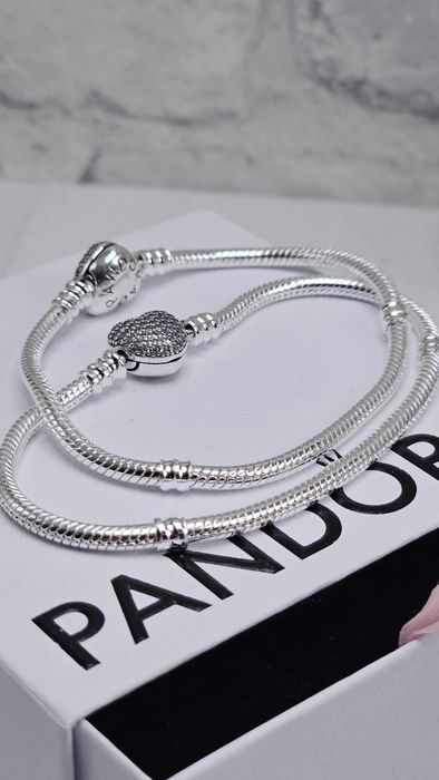 Браслет pandora зі всіма пробами.
