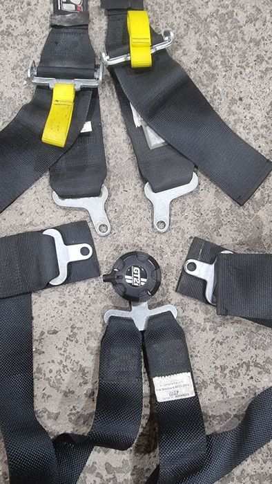 Cintos GT2i 6 Pontos FIA – FHR / HANS – Com Fecho Central