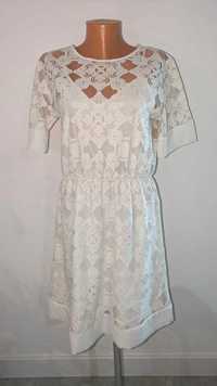 Biała sukienka w koronkę, rozmiar L, krótki rękaw
