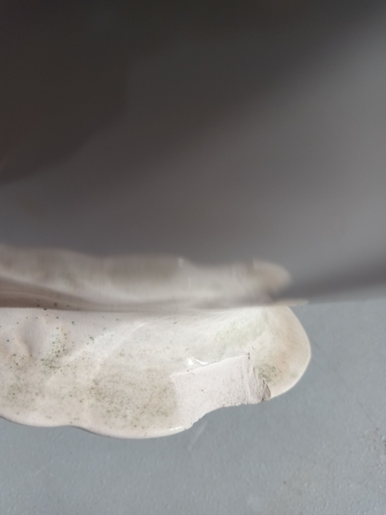 Terrinas Sacavem com alguns defeitos  ( ver fotos)