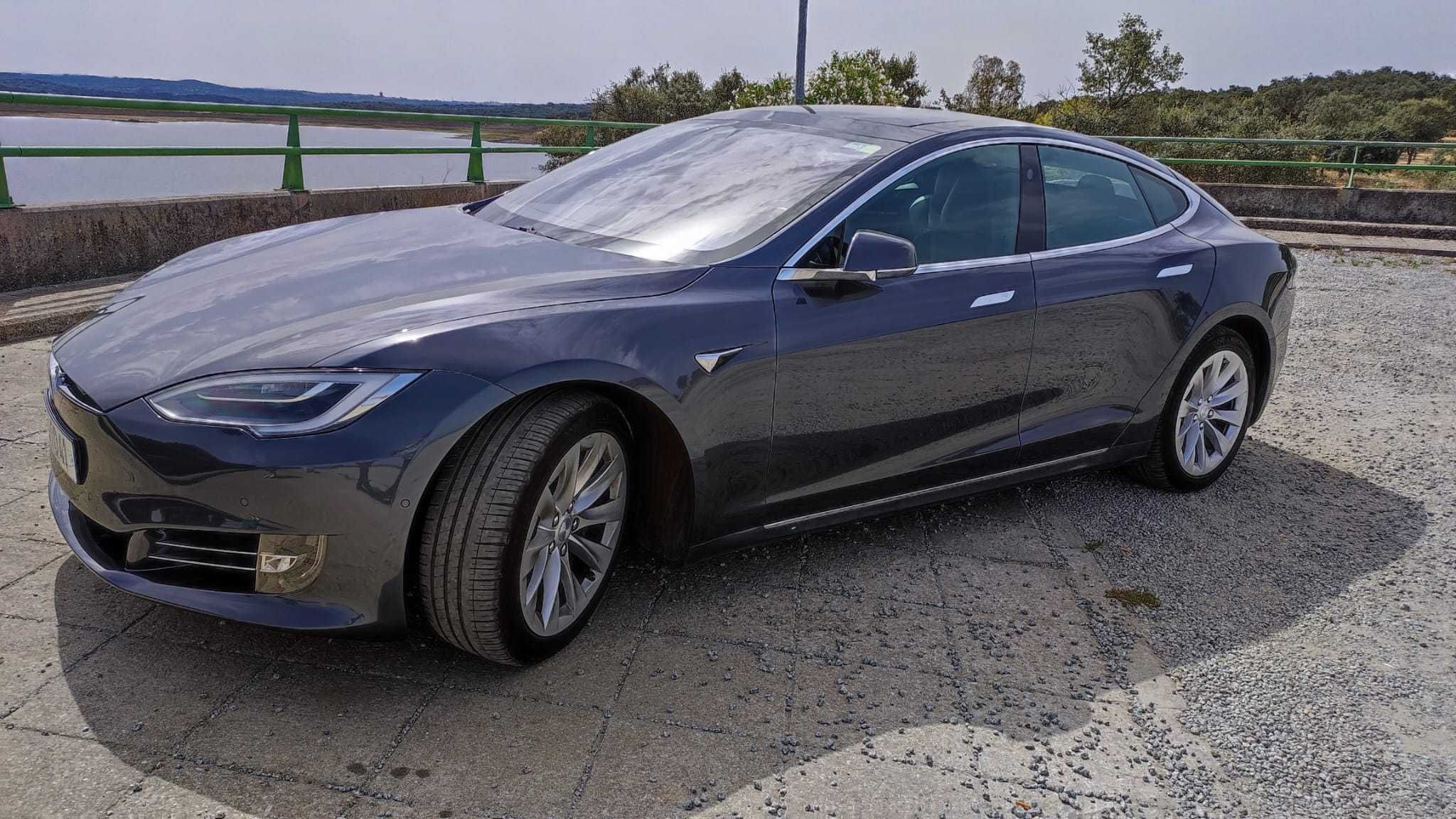 Tesla Model S 90D