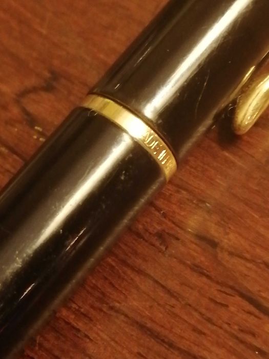 Caneta Parker 88 em laca da China preta.