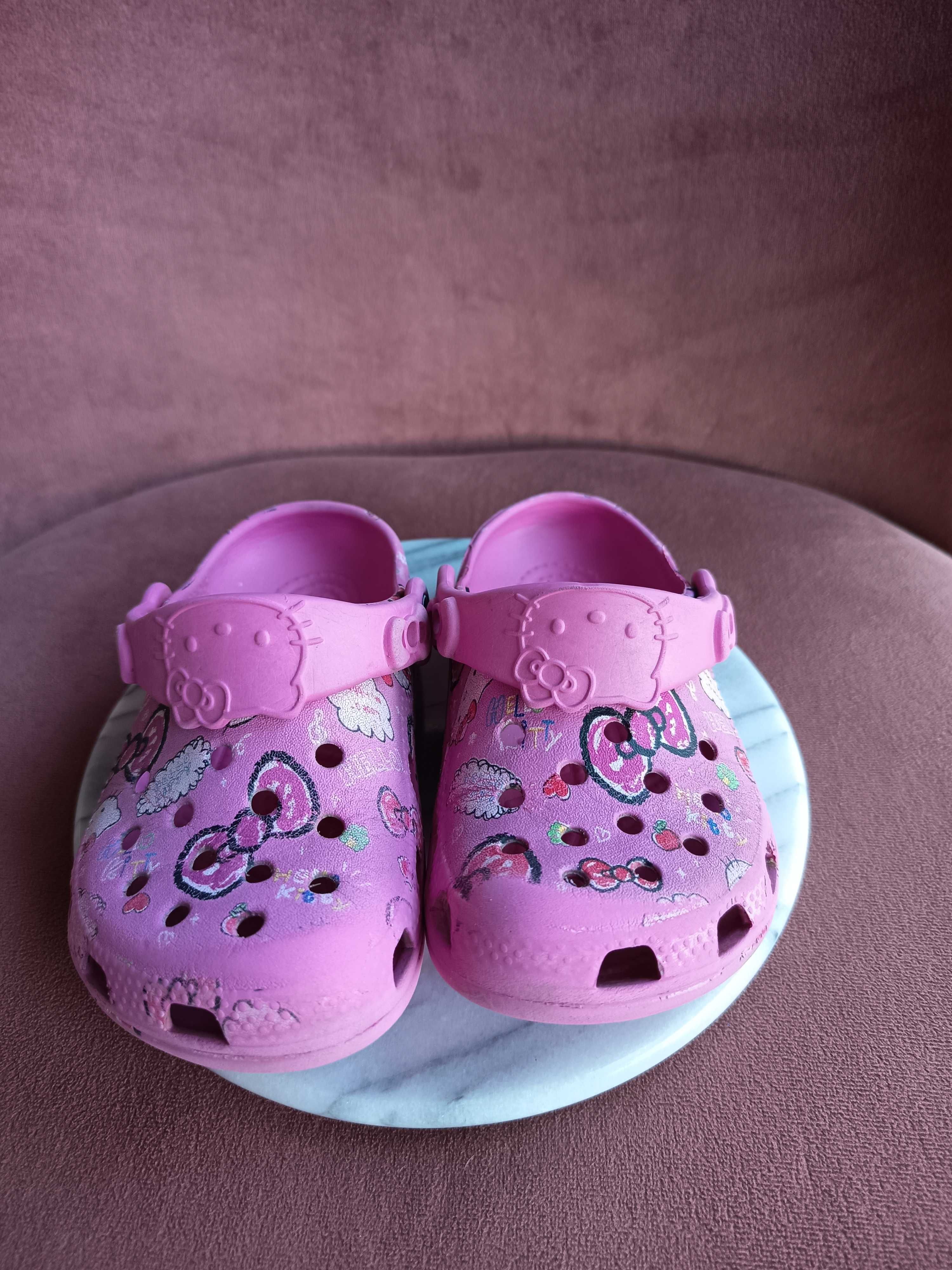 Crocs różowe klapki Hello Kitty UK 8/9 r.24/25