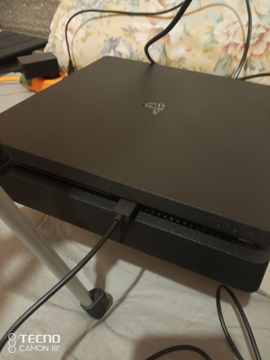 Приставка PS 4 слім 1 ТБ.