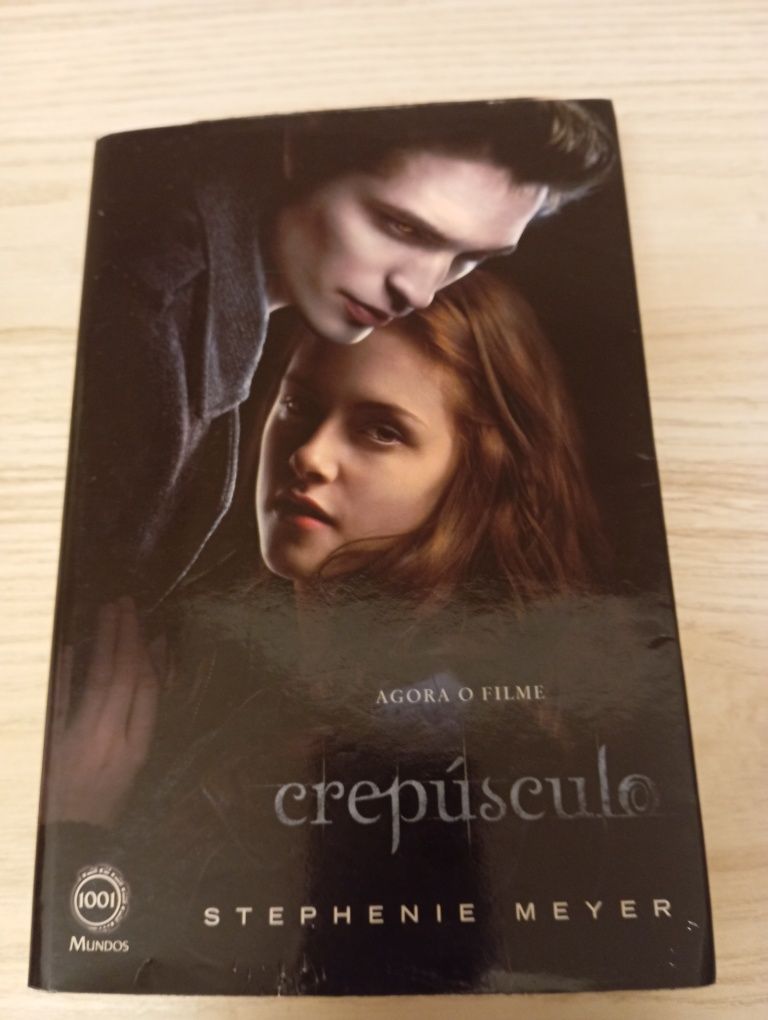 Livro Crepúsculo de Sthefenie Meyer