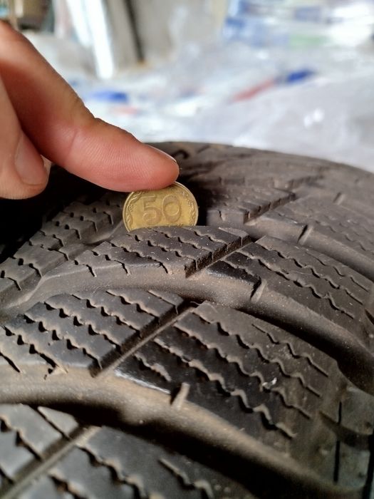 Шини зимові Goodyear 215/65 R16 98T